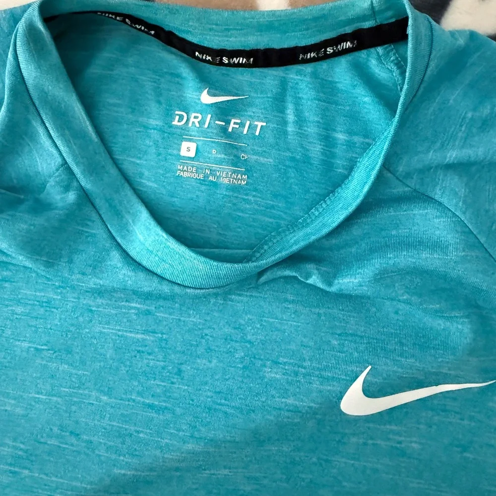 Nike Swim Rash Guard Mens Small Teal Excellent Dri-FIT UPF 40+ Short Sleeve Tee